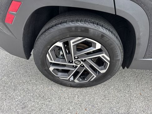 Used 2025 Hyundai Tucson Limited AWD/4WD image 17