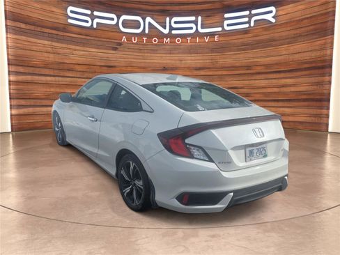 Used 2017 Honda Civic Touring image 3