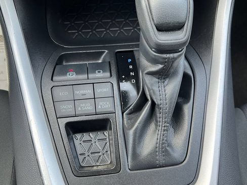 Certified 2025 Toyota RAV4 XLE AWD/4WD image 25