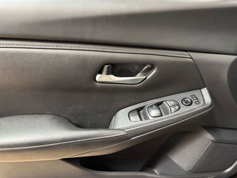 Used 2025 Nissan Sentra SV FWD image 18