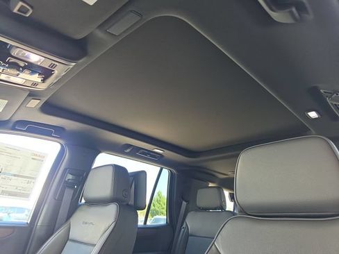 New 2026 GMC Yukon Denali w/ Denali Reserve Package AWD/4WD image 17