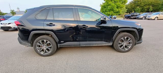 Used 2022 Toyota RAV4 XLE Premium AWD/4WD image 8