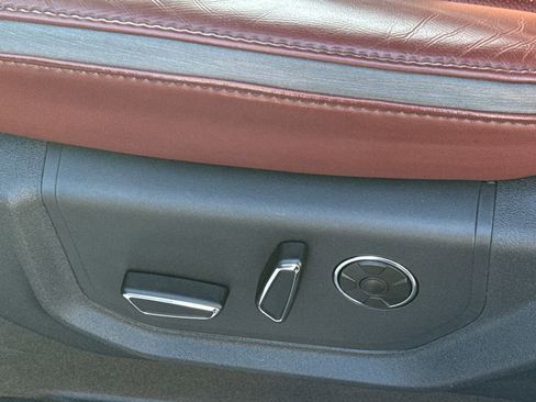 Certified 2022 Ford F450 Platinum w/ FX4 Off-Road Package image 29