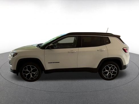 Used 2025 Jeep Compass Limited AWD/4WD image 9