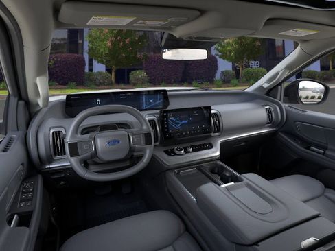 New 2026 Ford Expedition Active image 9