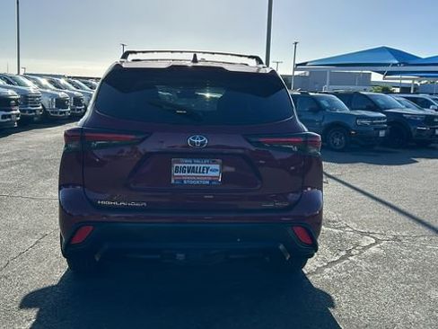 Used 2024 Toyota Highlander XLE image 4