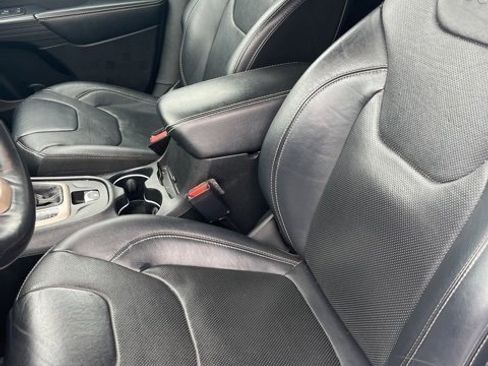 Used 2015 Jeep Cherokee Limited w/ Luxury Group image 12