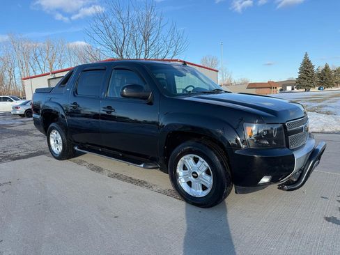 Used 2010 Chevrolet Avalanche LT w/ Luxury Package image 3