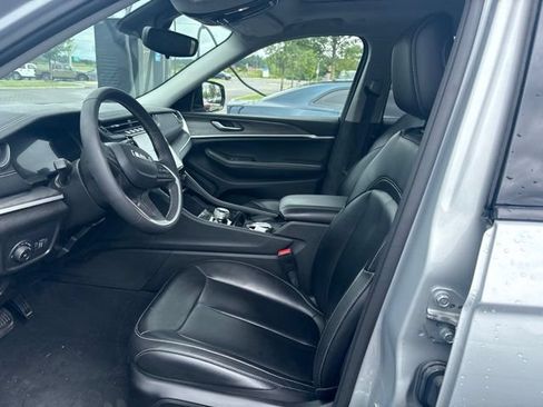 Used 2023 Jeep Grand Cherokee L Limited AWD/4WD image 28