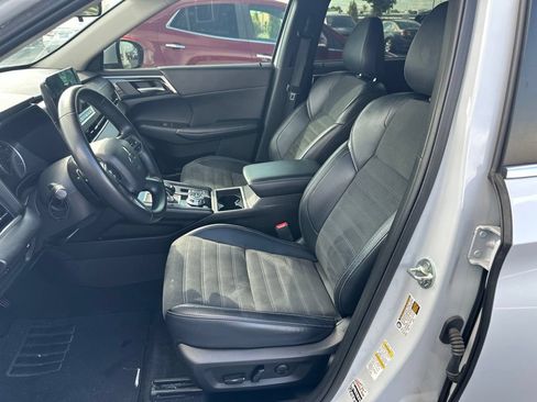 Used 2024 Mitsubishi Outlander SE AWD/4WD image 12
