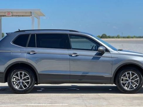 Used 2021 Volkswagen Tiguan S image 6
