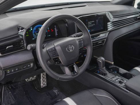 Used 2025 Toyota Camry SE image 23