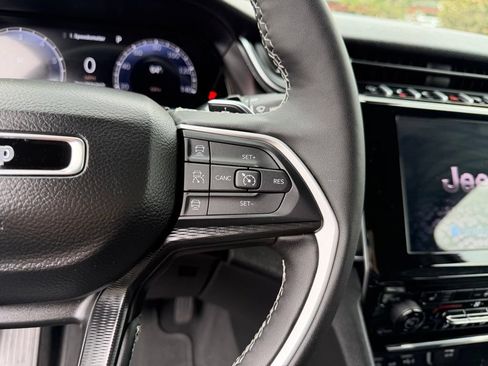 Used 2025 Jeep Grand Cherokee L Altitude AWD/4WD image 17