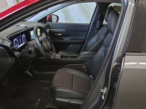Used 2025 Nissan Kicks SR FWD image 4
