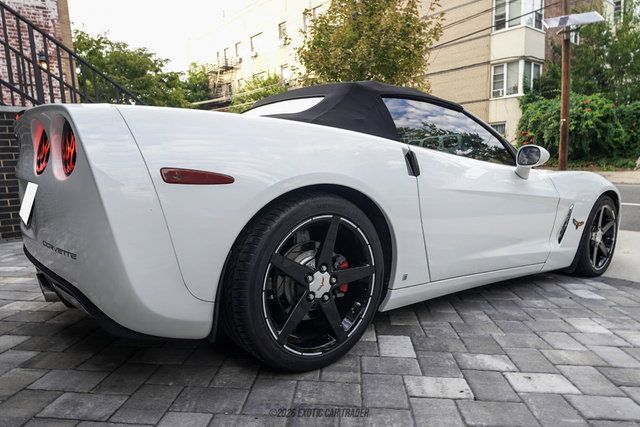 Used 2006 Chevrolet Corvette Convertible w/ Preferred Equipment Group RWD image 18