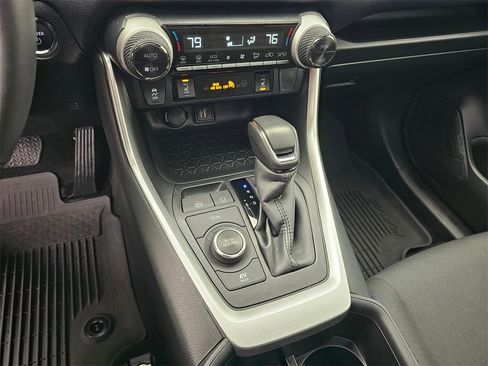 Used 2025 Toyota RAV4 SE image 32