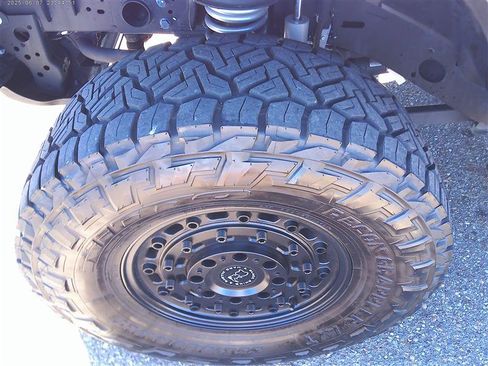 Used 2023 Jeep Gladiator Sport AWD/4WD image 23