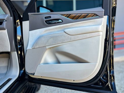 Used 2021 Cadillac Escalade Sport Platinum image 40