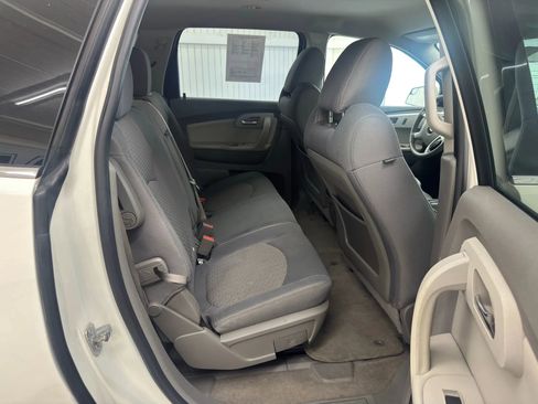 Used 2011 Chevrolet Traverse LT image 18