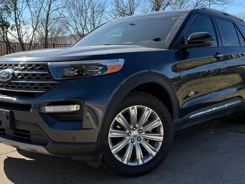 Used 2023 Ford Explorer King Ranch w/ Technology Package image 3