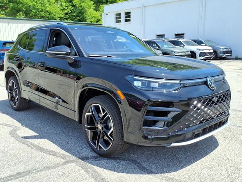 New 2026 Volkswagen Tiguan SEL R-Line AWD/4WD image 3