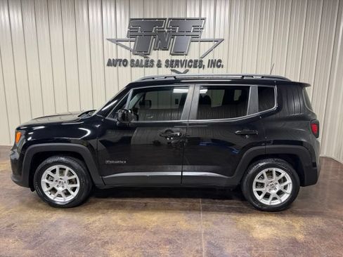 Used 2019 Jeep Renegade Latitude FWD image 3
