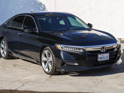 Used 2019 Honda Accord Touring image 3