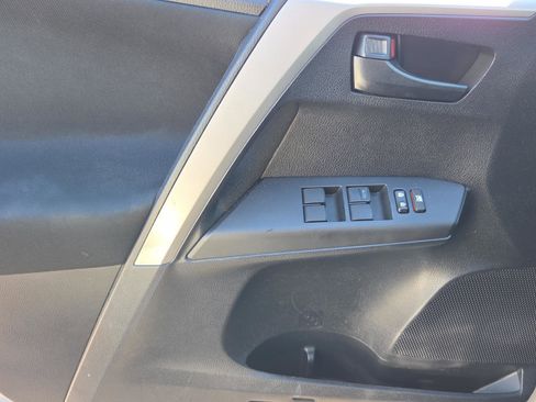 Used 2016 Toyota RAV4 LE image 23
