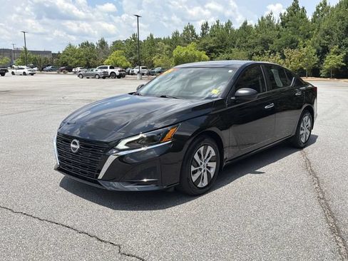 Certified 2025 Nissan Altima 2.5 S FWD image 3