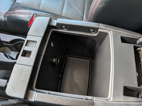 Used 2012 Jeep Wrangler Unlimited Sahara image 31