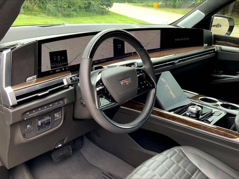 Certified 2025 Cadillac Escalade Sport Platinum AWD/4WD image 15