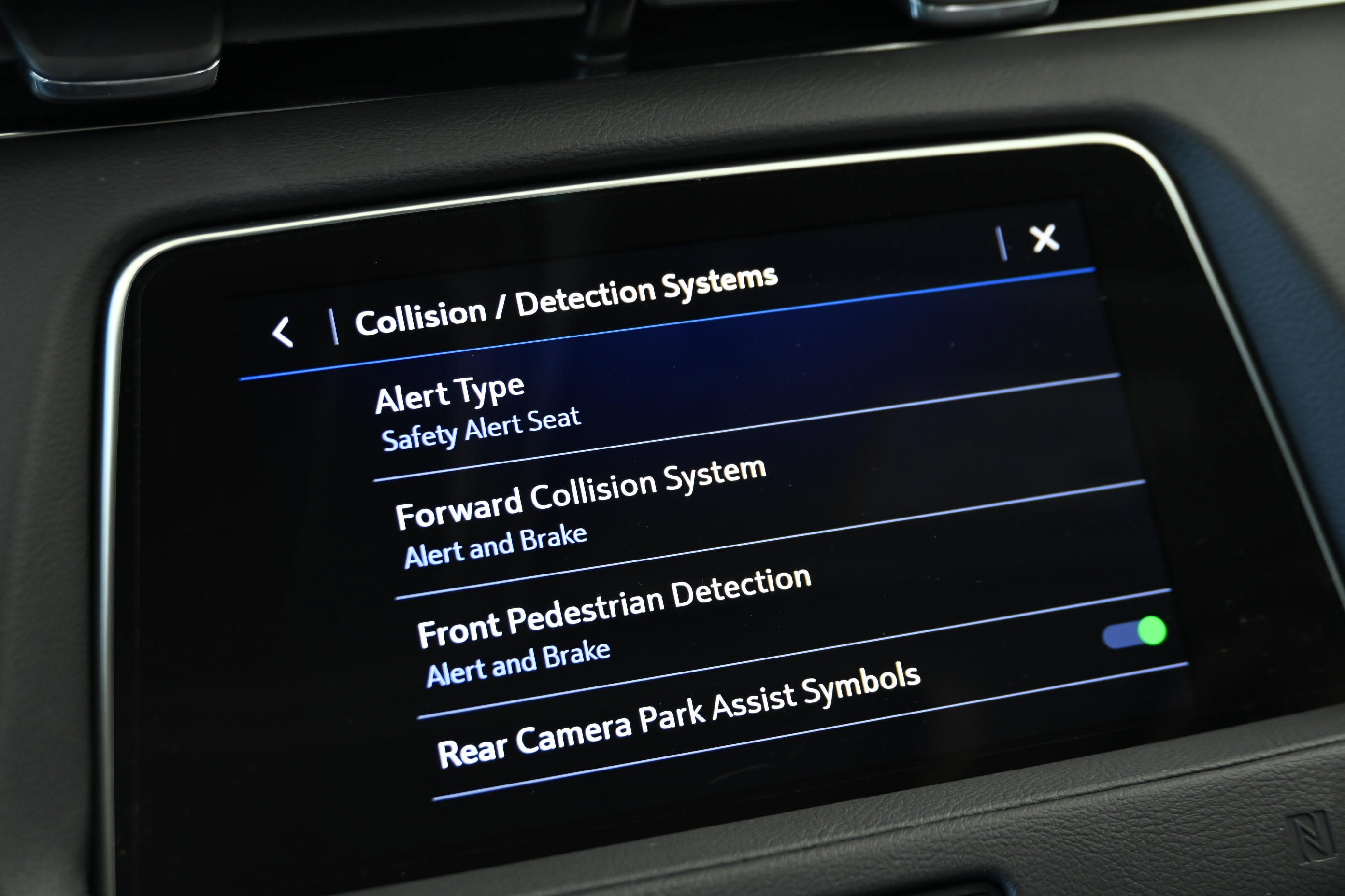 Used 2021 Cadillac XT4 Luxury w/ Cold Weather Package FWD image 34