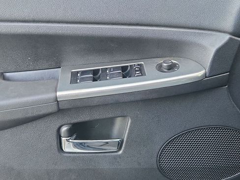 Used 2010 Jeep Grand Cherokee Laredo image 7