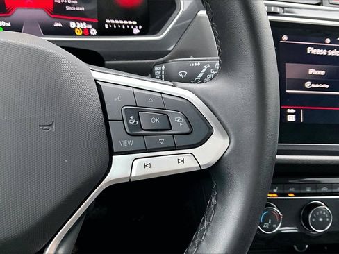 Used 2024 Volkswagen Tiguan SE image 28