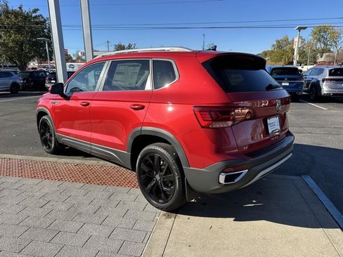 New 2024 Volkswagen Taos SE image 5