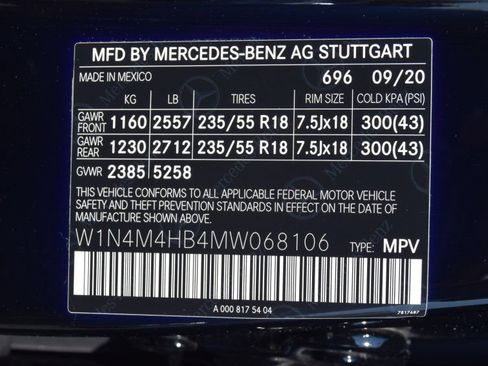 Used 2021 Mercedes-Benz GLB 250 4MATIC w/ Premium Package image 39