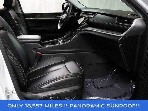 Used 2023 Jeep Grand Cherokee L Limited AWD/4WD image 35