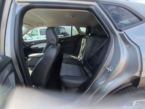 Used 2025 Chevrolet Trax LT image 11