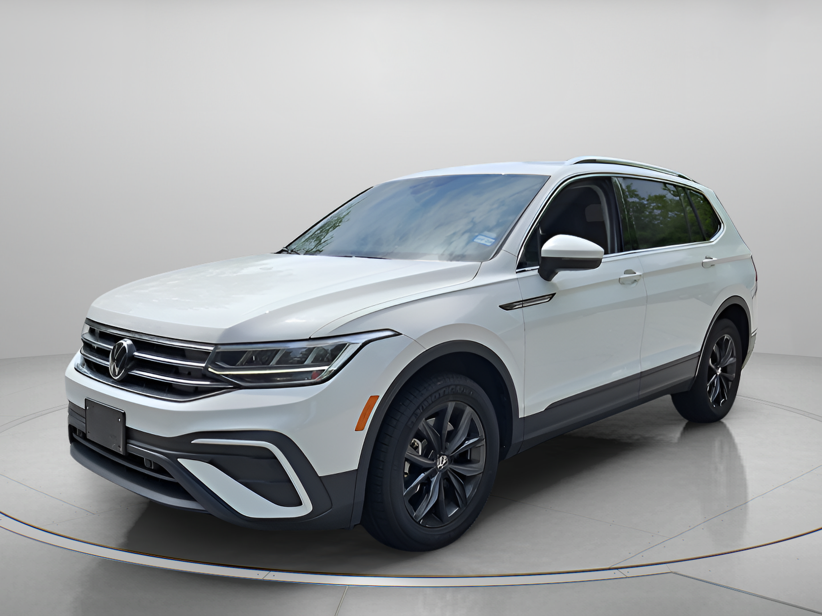 Certified 2024 Volkswagen Tiguan SE AWD/4WD image 1