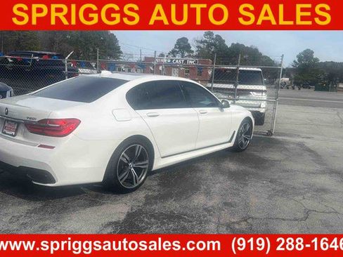 Used 2019 BMW 750i w/ Executive Package RWD image 3