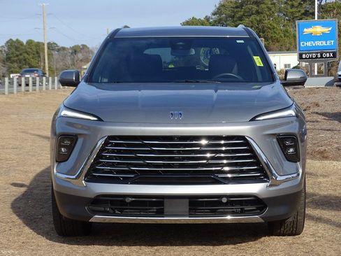 Used 2025 Buick Enclave Preferred image 6