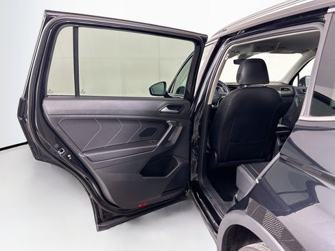 Used 2024 Volkswagen Tiguan SE AWD/4WD image 25