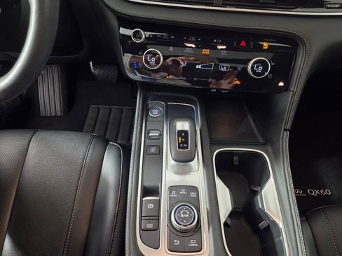 Used 2025 INFINITI QX60 Luxe w/ Black Edition FWD image 12
