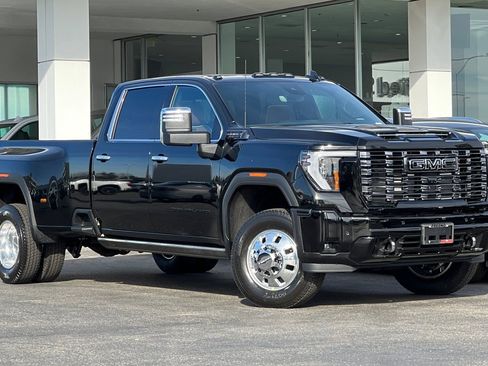 New 2026 GMC Sierra 3500 Denali Ultimate w/ LPO, Black Badging Package image 2