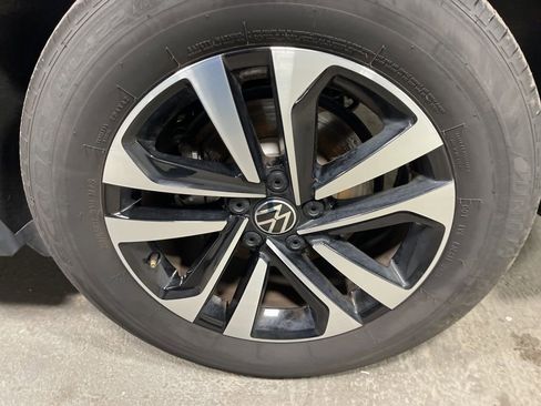 Used 2024 Volkswagen Tiguan S image 37