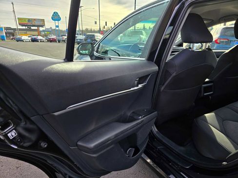 Used 2019 Toyota Camry LE image 15