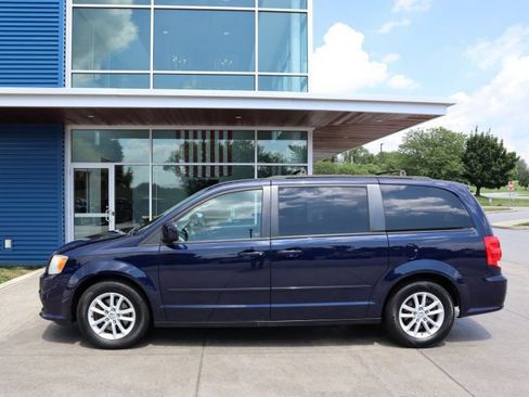 Used 2014 Dodge Grand Caravan SXT w/ Rear Park Assist Package FWD image 5