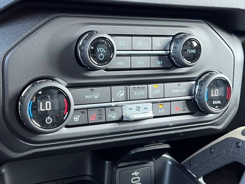 Used 2026 Ford Bronco Badlands AWD/4WD image 29