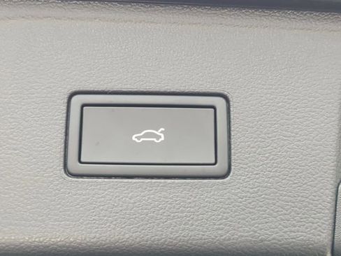 New 2026 Volkswagen Atlas SE image 10