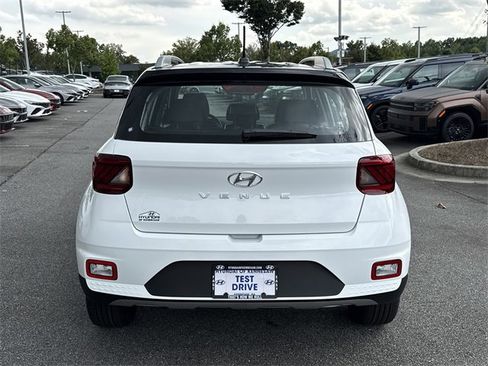 New 2025 Hyundai Venue Limited image 6